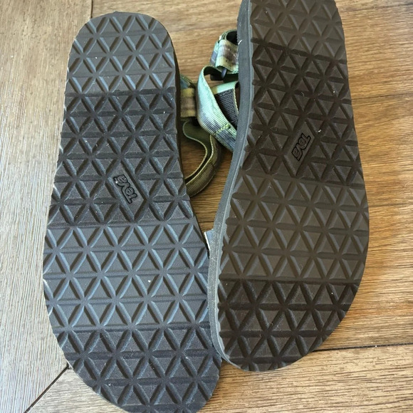 Teva Men’s Sandals! NEW - Picture 8 of 9